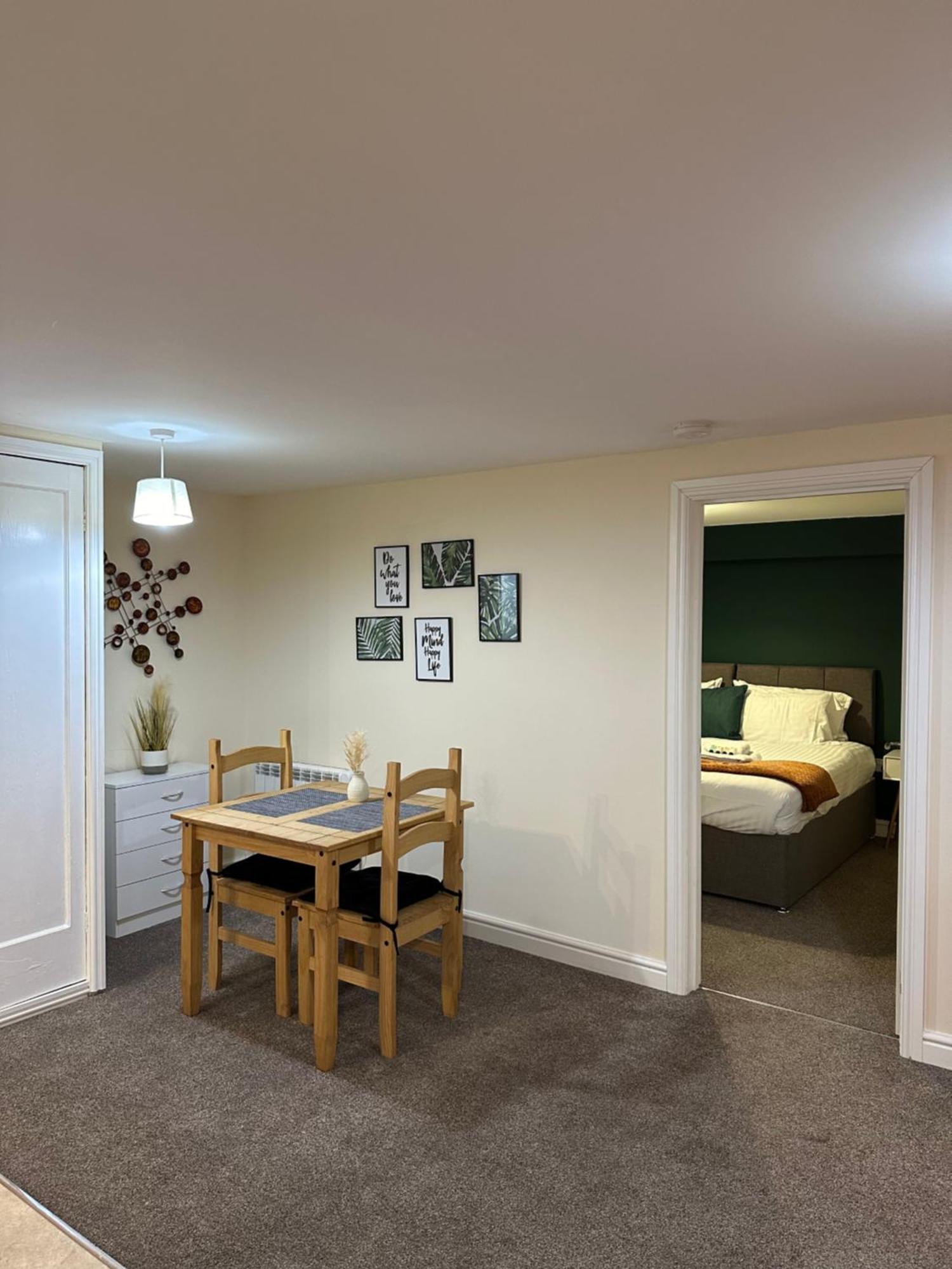 Apartament Orange Lilly In Stroud With Free Parking Zewnętrze zdjęcie