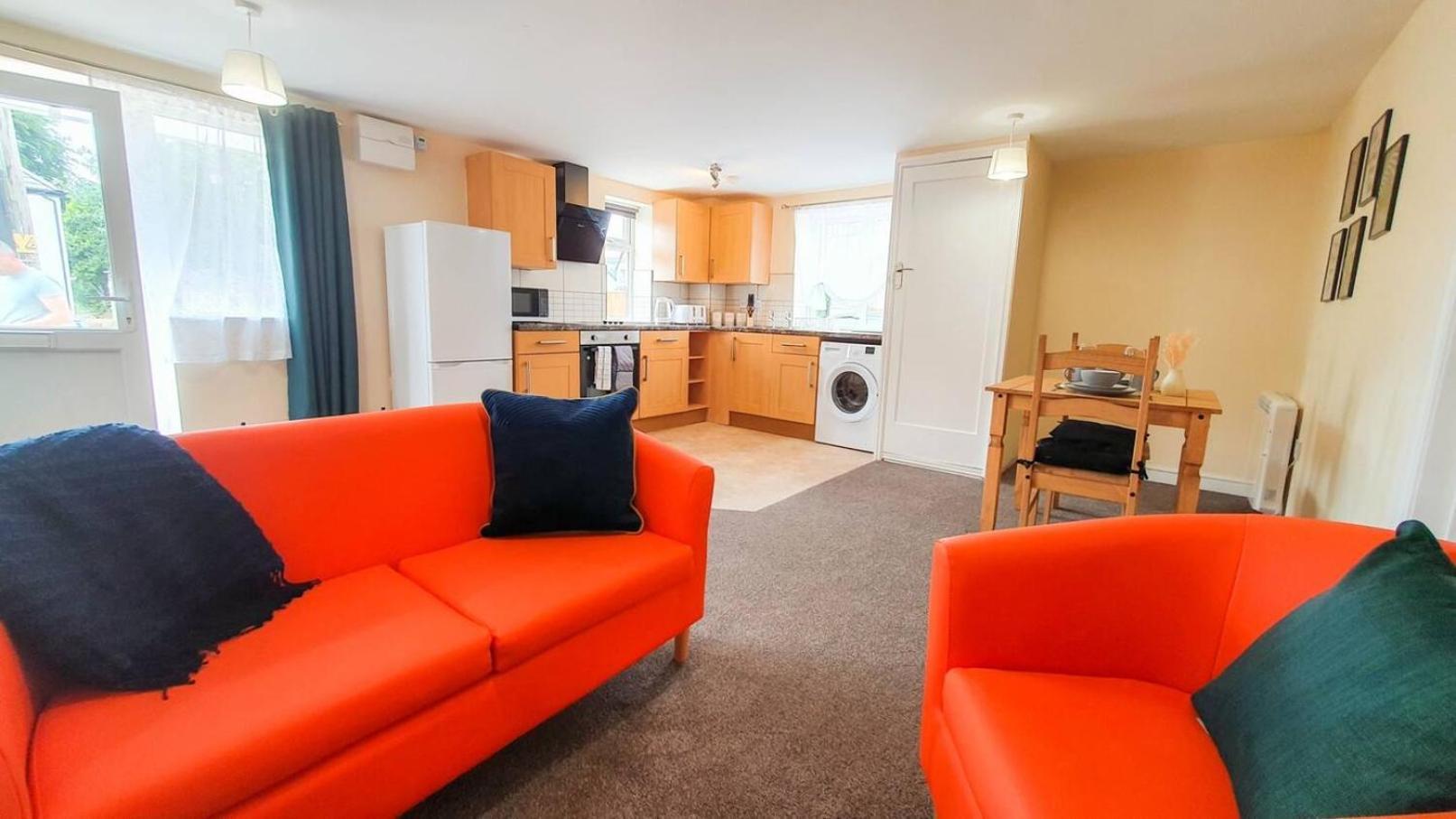 Apartament Orange Lilly In Stroud With Free Parking Zewnętrze zdjęcie